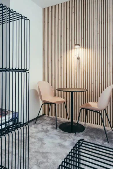 Regal Panton Wire Single